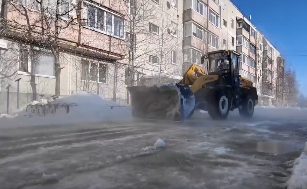 В Ноябрьске проводят масштабные работы по поиску причины крупного прорыва водопровода