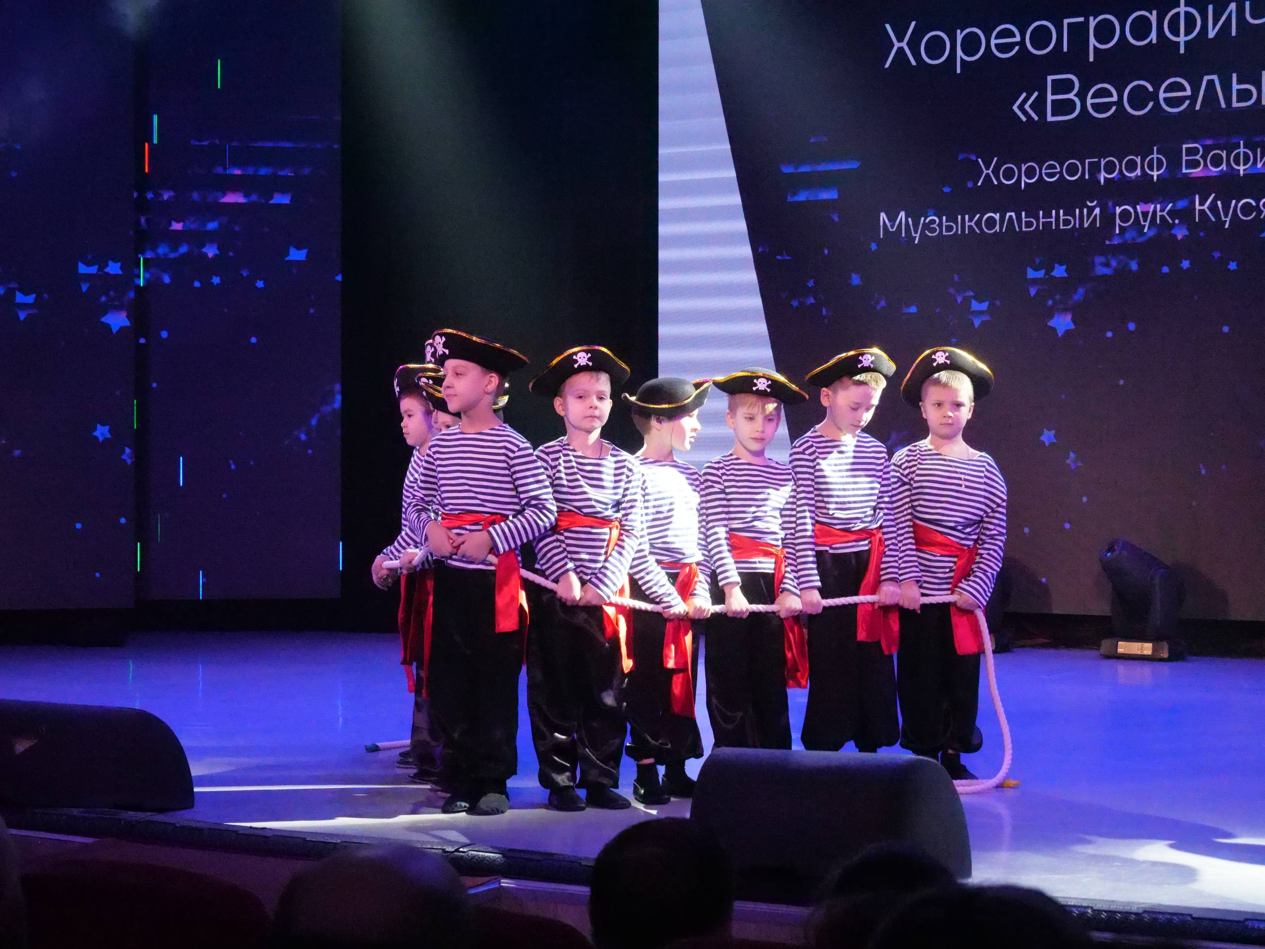 Дошколята газовой столицы приняли участие в фестивале эстрадного творчества «Полярная звёздочка»!