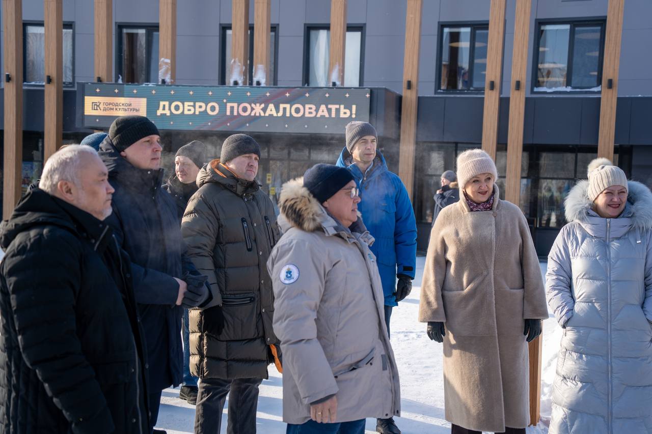 Первой точкой в маршруте парламентариев стал практически готовый к открытию после капремонта Дом культуры