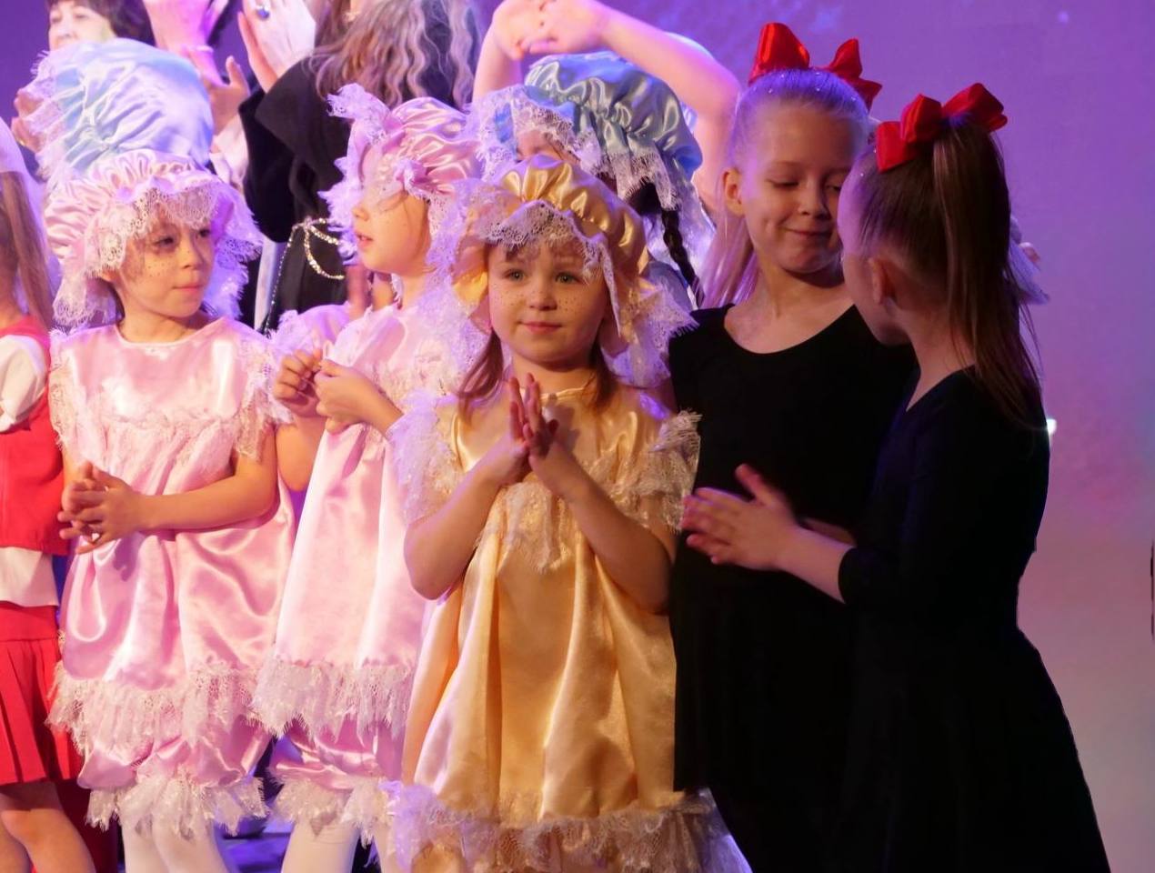 Дошколята газовой столицы приняли участие в фестивале эстрадного творчества «Полярная звёздочка»! Дошколята газовой столицы приняли участие в фестивале эстрадного творчества «Полярная звёздочка»!