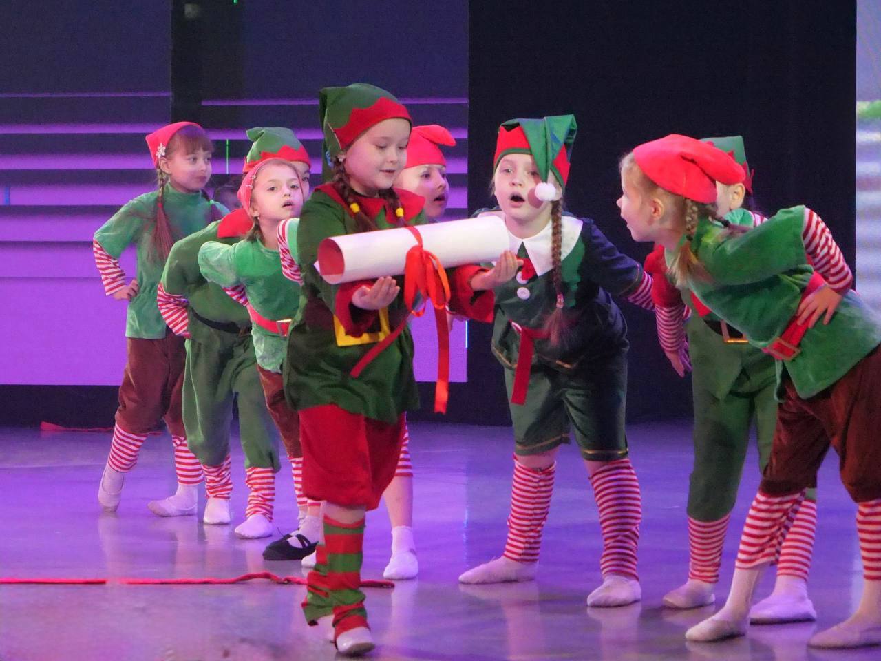 Дошколята газовой столицы приняли участие в фестивале эстрадного творчества «Полярная звёздочка»! Дошколята газовой столицы приняли участие в фестивале эстрадного творчества «Полярная звёздочка»!