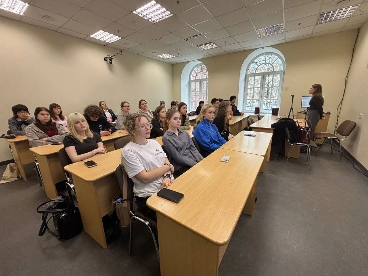 Ямальские школьники, в т. ч. четверо обладателей сертификата «ЯНАОлимп» из Ноябрьска — Вероника Сычёва (гимназия № 1), Егор Евграфов (СОШ № 7), Полина Руколь и Арина Терентьева (обе — СОШ № 3), — отправились в... Ямальские школьники, в т. ч. четверо обладателей сертификата «ЯНАОлимп» из Ноябрьска — Вероника Сычёва (гимназия № 1), Егор Евграфов (СОШ № 7), Полина Руколь и Арина Терентьева (обе — СОШ № 3), — отправились в...