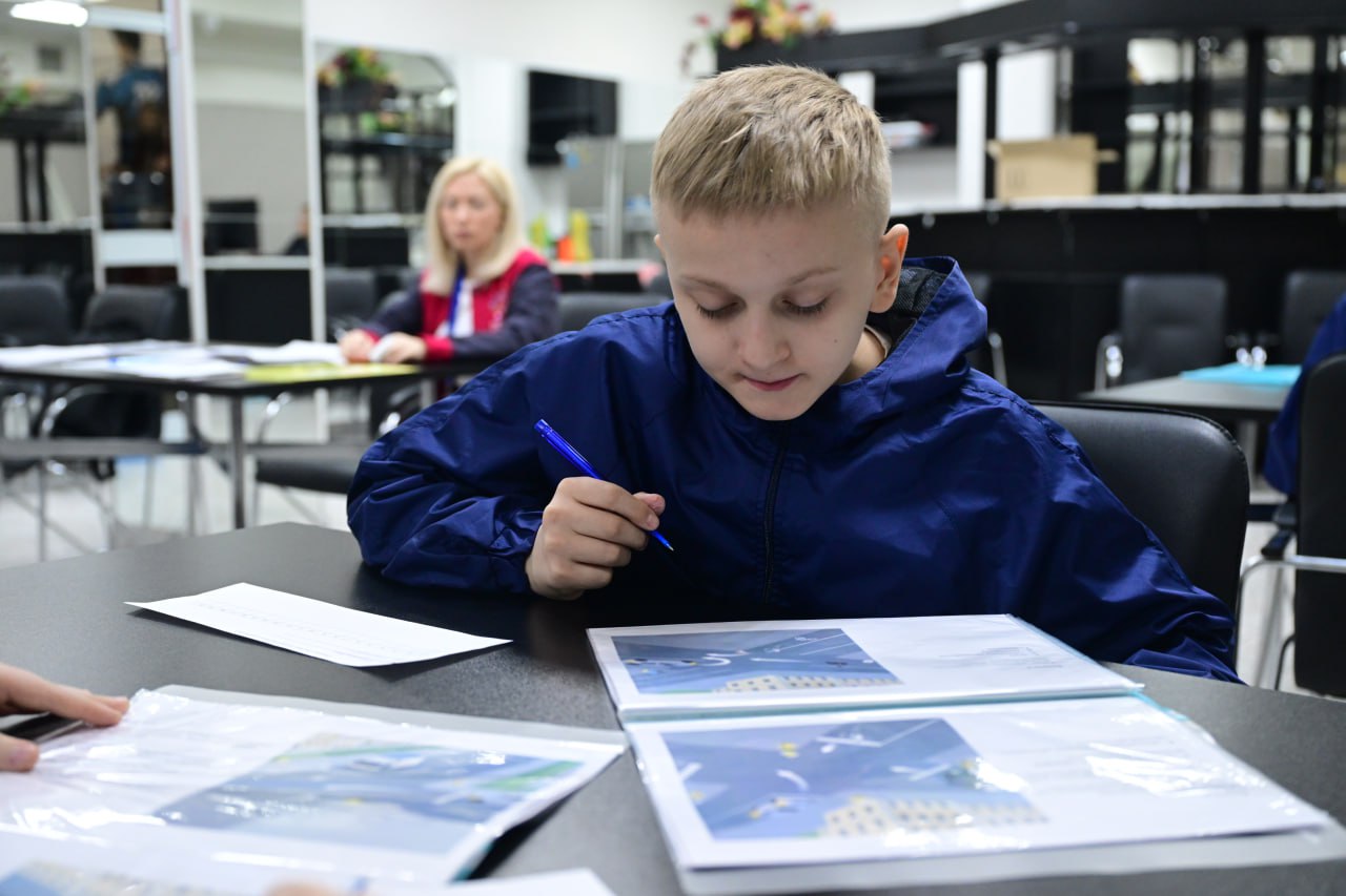 В Новом Уренгое прошел муниципальный этап всероссийского конкурса по безопасности дорожного движения среди школьников «Безопасное колесо» В Новом Уренгое прошел муниципальный этап всероссийского конкурса по безопасности дорожного движения среди школьников «Безопасное колесо»