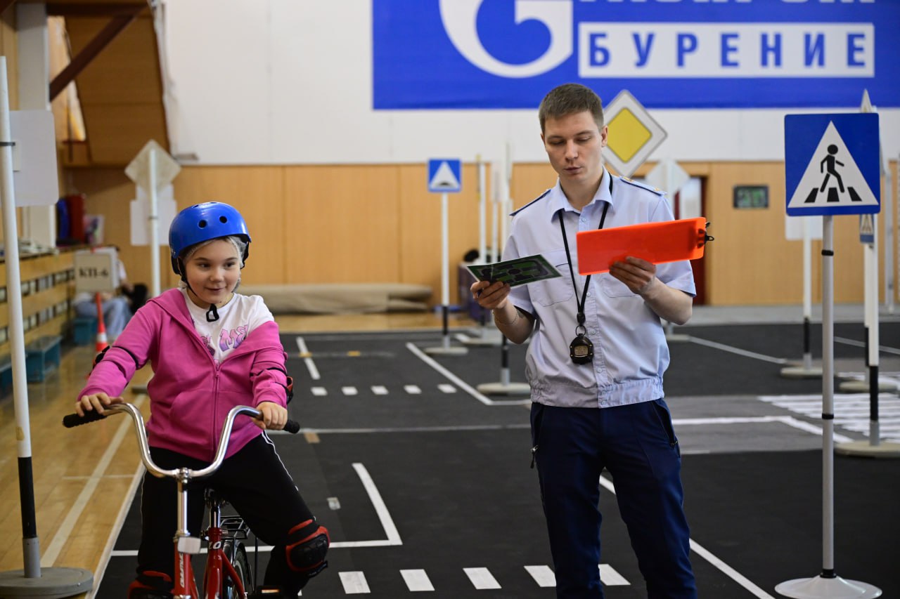 В Новом Уренгое прошел муниципальный этап всероссийского конкурса по безопасности дорожного движения среди школьников «Безопасное колесо» В Новом Уренгое прошел муниципальный этап всероссийского конкурса по безопасности дорожного движения среди школьников «Безопасное колесо»