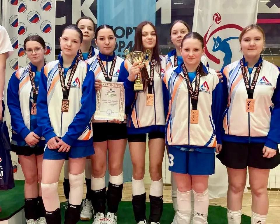 В Губкинском завершились региональные соревнования по волейболу среди девушек до 14 лет