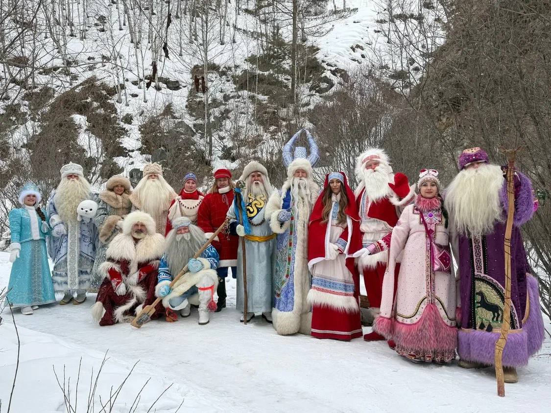 Дедушка Ямала согрел друзей на льду Байкала Дедушка Ямала согрел друзей на льду Байкала