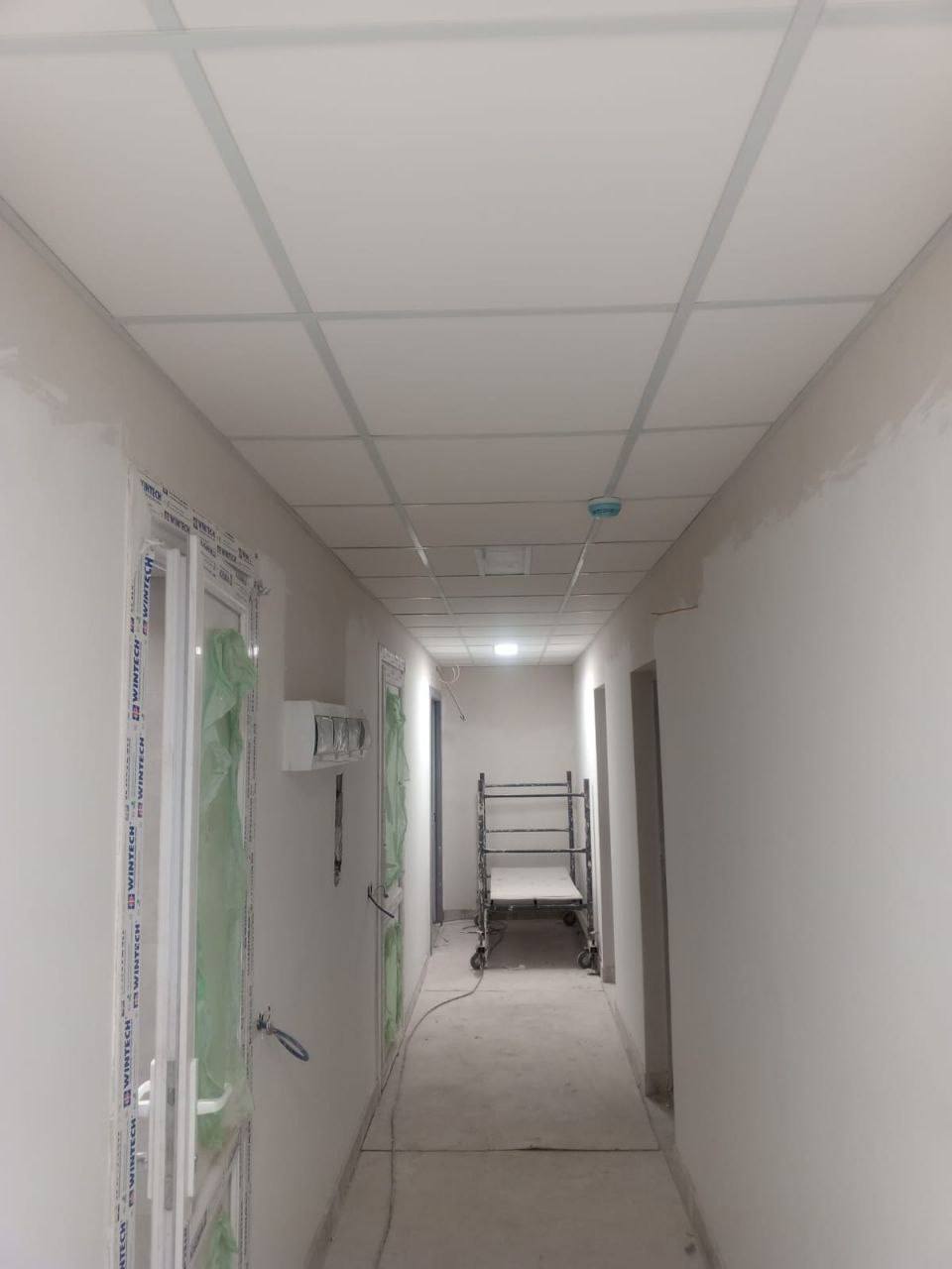 В общежитии поселка Донское завершен монтаж подсистемы подвесных потолков В общежитии поселка Донское завершен монтаж подсистемы подвесных потолков