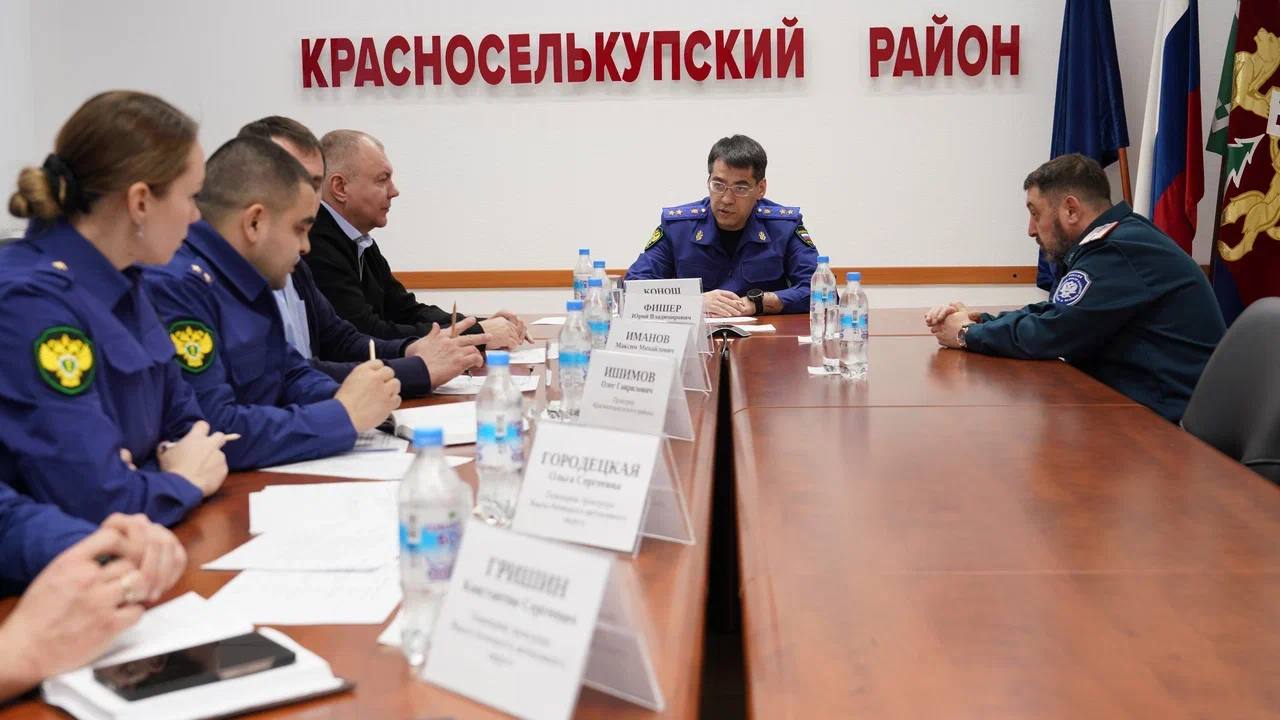 Прокурор Ямало-Ненецкого автономного округа Дмитрий Конош с рабочим визитом прибыл в село Красноселькуп Прокурор Ямало-Ненецкого автономного округа Дмитрий Конош с рабочим визитом прибыл в село Красноселькуп