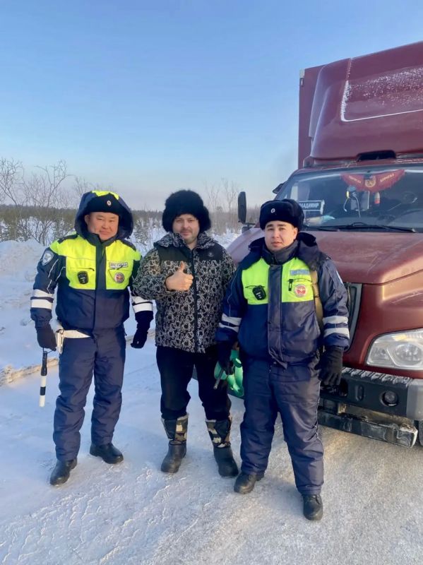 Губкинские автоинспекторы спасли замерзающего водителя на автодороге