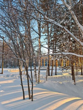 � ��������� �� 12:00 ����������� ������� � 31�C, ����� ��������, 4��/�