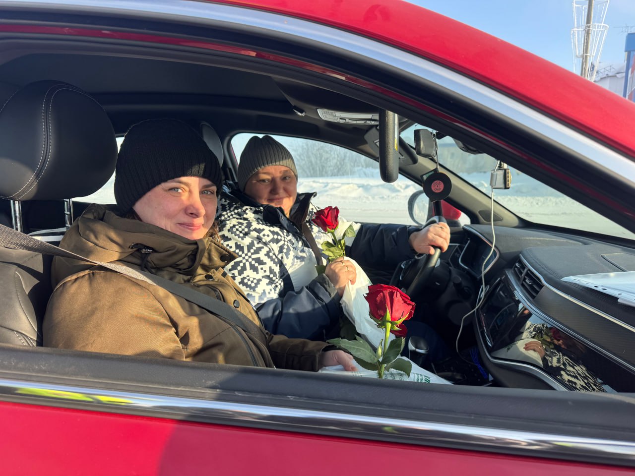 Госавтоинспекция Салехарда и медицинская страховая компания «Заполярье» поздравили автоледи с Международным женским днём Госавтоинспекция Салехарда и медицинская страховая компания «Заполярье» поздравили автоледи с Международным женским днём