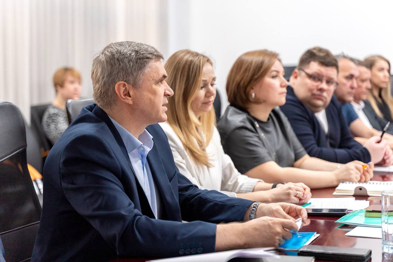 Алексей Титовский: В преддверии Дня работников ЖКХ поздравил руководителей и специалистов управляющих организаций с профессиональным праздником Алексей Титовский: В преддверии Дня работников ЖКХ поздравил руководителей и специалистов управляющих организаций с профессиональным праздником