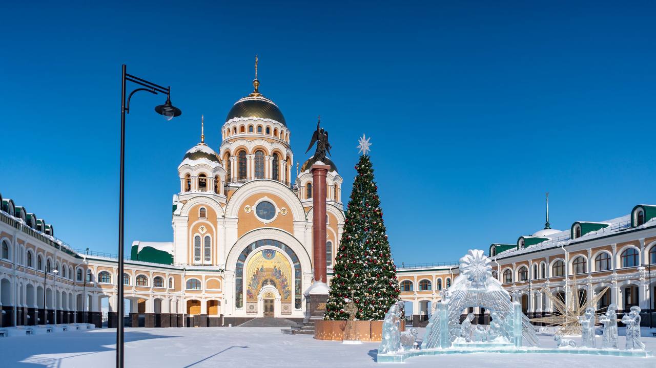Тихое пробуждение Севера. Деревья стоят в белом ажуре, дома укутаны снегом, но солнце уже греет иначе — почеловечески Тихое пробуждение Севера. Деревья стоят в белом ажуре, дома укутаны снегом, но солнце уже греет иначе — почеловечески