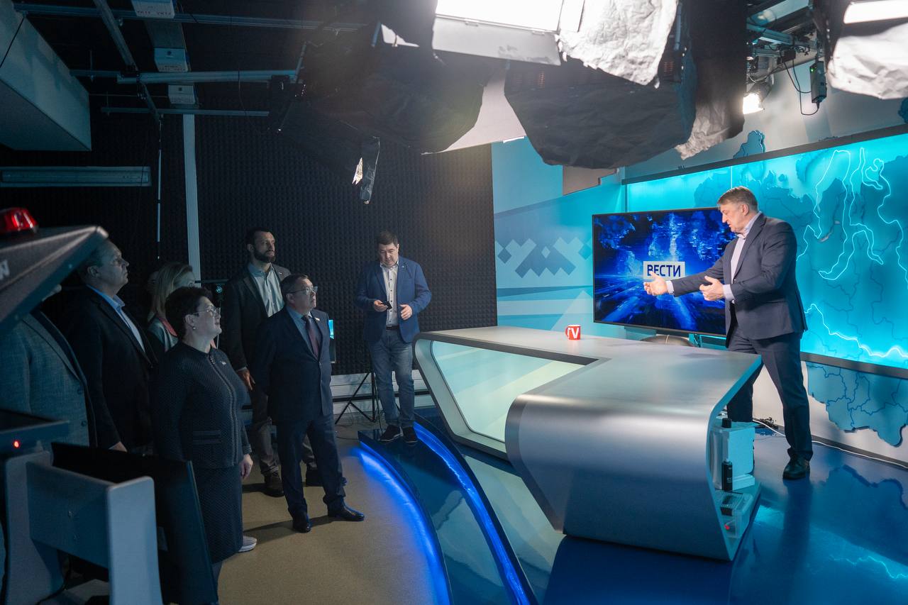 Сегодня вместе с коллегами посетили цифровой телерадиокомплекс ГТРК «Ямал» Сегодня вместе с коллегами посетили цифровой телерадиокомплекс ГТРК «Ямал»