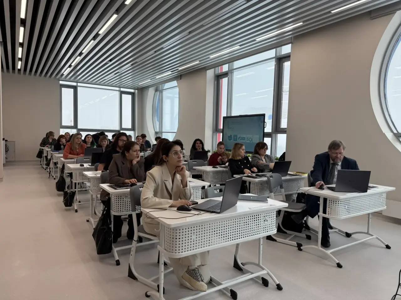 Стартовал образовательный форум «Новый Уренгой — газовая столица России» Стартовал образовательный форум «Новый Уренгой — газовая столица России»