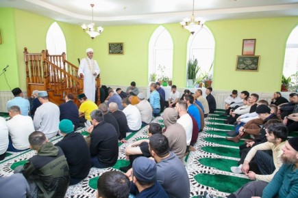 Поздравляю мусульман Надымского района с завершением священного месяца Рамадан и наступлением праздника Ураза-байрам