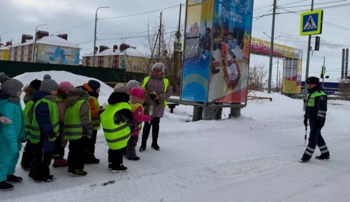 Тазовская Госавтоинспекция организовали урок по правилам дорожного движения для воспитанников детского сада «Теремок» под названием «Юный пешеход»