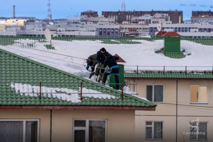 Коммунальные и дорожные службы сегодня работали во дворах, на улично-дорожной сети и на кровлях домов