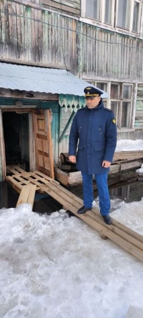 Обратная связь. Прокуратура провела проверку по публикации в соцсетях о подтоплении талыми водами дома в Салехарде