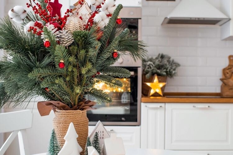 Как создать новогоднее настроение: секреты корпоративной уборки