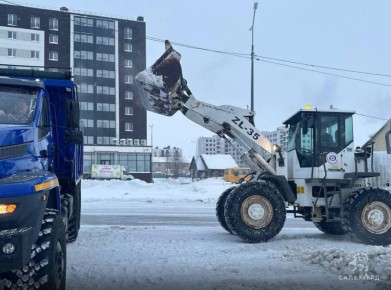 Уборка дворовых территорий и улично-дорожной сети в ежедневном режиме проводится в Салехарде