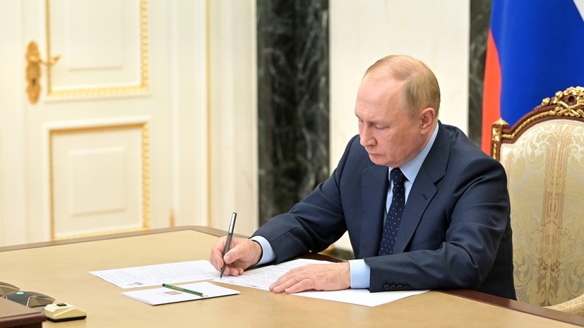 Путин помиловал 23 женщин с детьми: что стоит за решением