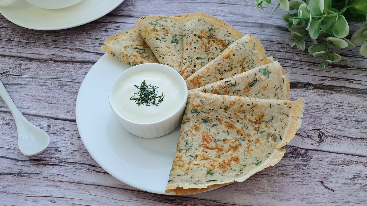 Сырные блины с зеленью: вкусный рецепт для завтрака
