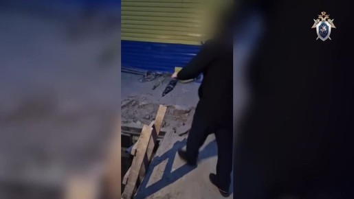 «Лопат двадцать я, наверное, ему кинул. Два блока опустили и сверху плиту положили», — мужчина равнодушно рассказывает, как спрятал тело убитого им знакомого