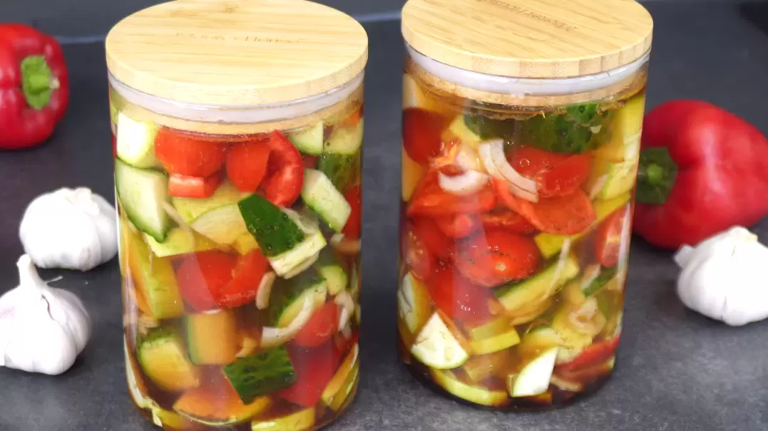 Салат "Бегунок": быстро, удобно и очень вкусно - идеальный вариант для пикника