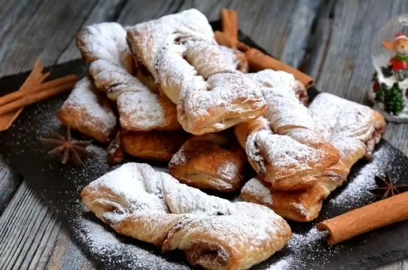 Хворост из слоёного теста с корицей: легкий и ароматный десерт для любого повода