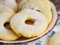 Песочные кольца с вяленой вишней: вернемся к традициям