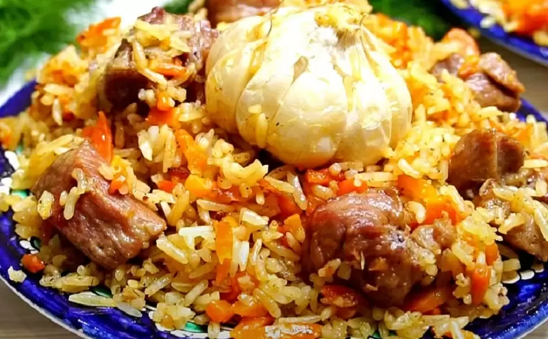 Ленивый плов с мясом: как легко приготовить идеальный рассыпчатый рис за короткое время