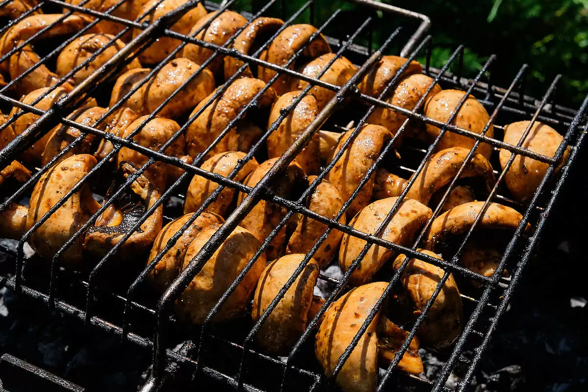 Как приготовить шампиньоны на гриле: новый взгляд на классический рецепт