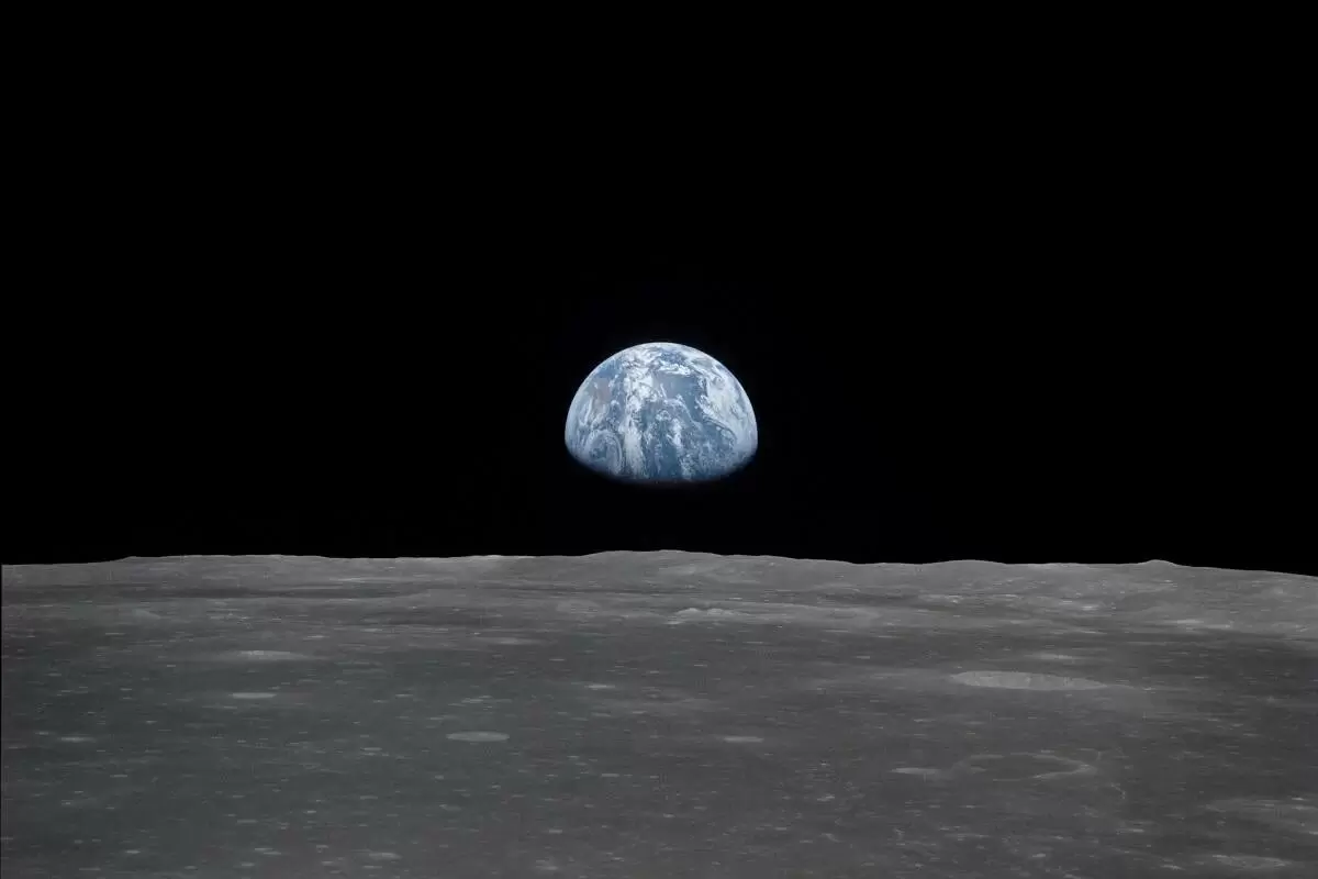 Луна уходит от Земли: как это меняет наши сутки