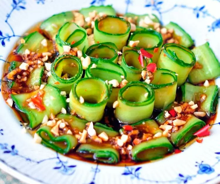 Салат из огурцов за две минуты