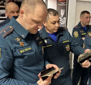 Сотрудники 5 пожарно-спасательного отряда с огромным удовольствием посетили выставку «Если завтра война…» в городском краеведческом музее Лабытнанги