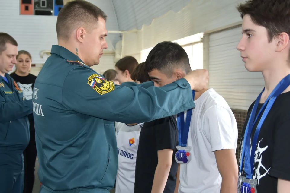 В городе Муравленко в спортивнотренировочном комплексе на базе 6й пожарноспасательной части состоялись соревнования по пожарноспасательному спорту среди учащихся общеобразовательных учреждений города В городе Муравленко в спортивнотренировочном комплексе на базе 6й пожарноспасательной части состоялись соревнования по пожарноспасательному спорту среди учащихся общеобразовательных учреждений города