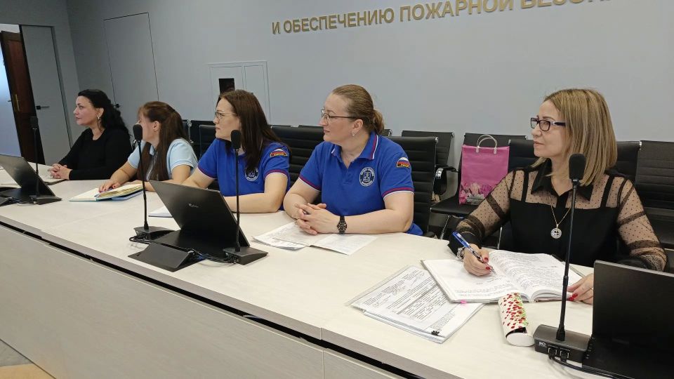 В Центре управления в кризисных ситуациях Главного управления МЧС по Ямало-Ненецкому автономному округу стартовал очередной этап стажировки специалистов единой дежурно-диспетчерской службы (ЕДДС) В Центре управления в кризисных ситуациях Главного управления МЧС по Ямало-Ненецкому автономному округу стартовал очередной этап стажировки специалистов единой дежурно-диспетчерской службы (ЕДДС)