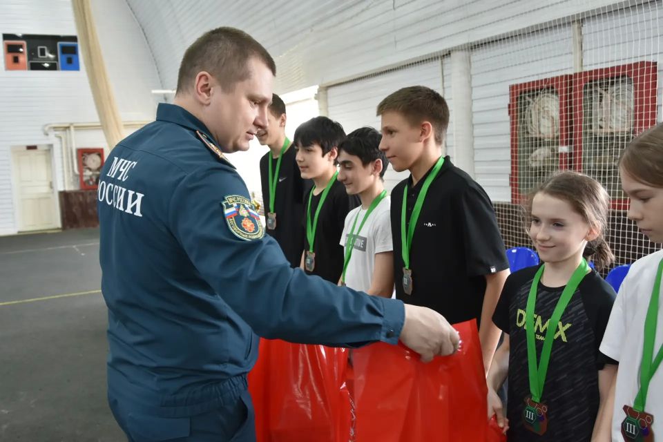В городе Муравленко в спортивнотренировочном комплексе на базе 6й пожарноспасательной части состоялись соревнования по пожарноспасательному спорту среди учащихся общеобразовательных учреждений города В городе Муравленко в спортивнотренировочном комплексе на базе 6й пожарноспасательной части состоялись соревнования по пожарноспасательному спорту среди учащихся общеобразовательных учреждений города