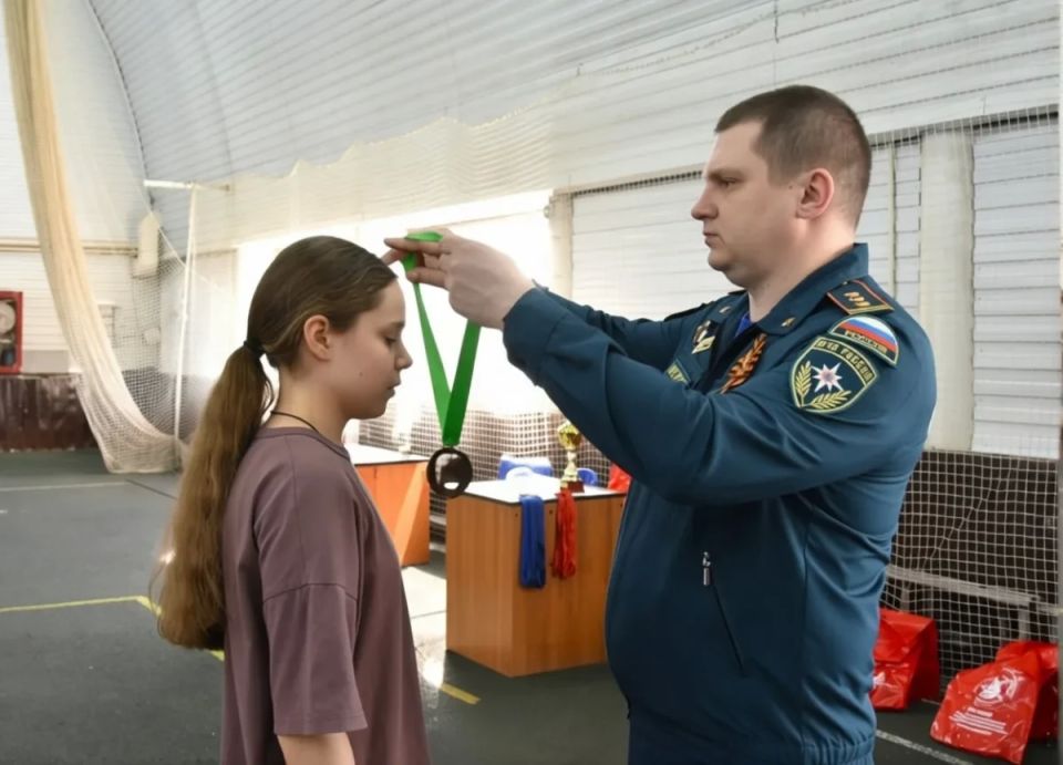 В городе Муравленко в спортивнотренировочном комплексе на базе 6й пожарноспасательной части состоялись соревнования по пожарноспасательному спорту среди учащихся общеобразовательных учреждений города В городе Муравленко в спортивнотренировочном комплексе на базе 6й пожарноспасательной части состоялись соревнования по пожарноспасательному спорту среди учащихся общеобразовательных учреждений города