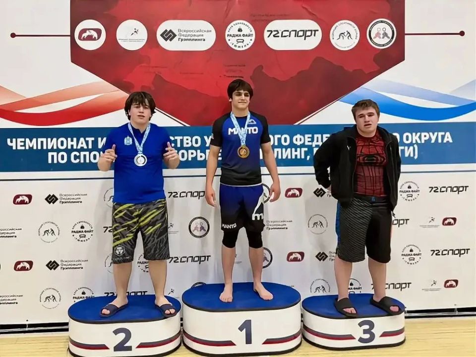Ямальцы везут домой 28 наград первенства и чемпионата Урала по грэпплингу Ямальцы везут домой 28 наград первенства и чемпионата Урала по грэпплингу