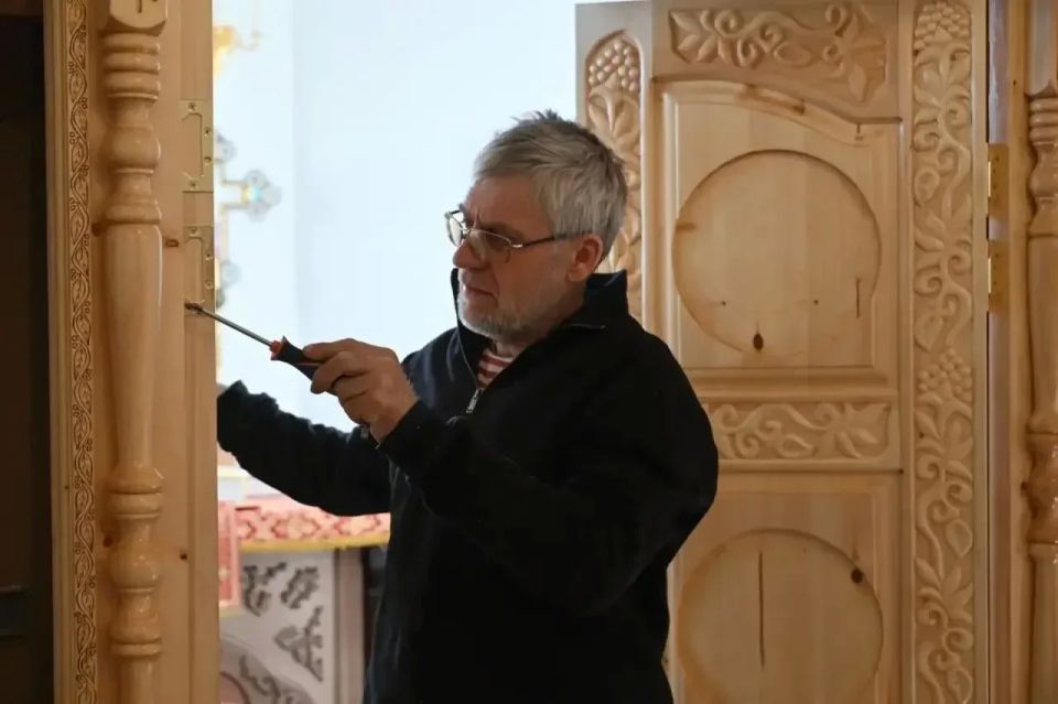 В храме Архистратига Михаила в Мужах меняют иконостас В храме Архистратига Михаила в Мужах меняют иконостас