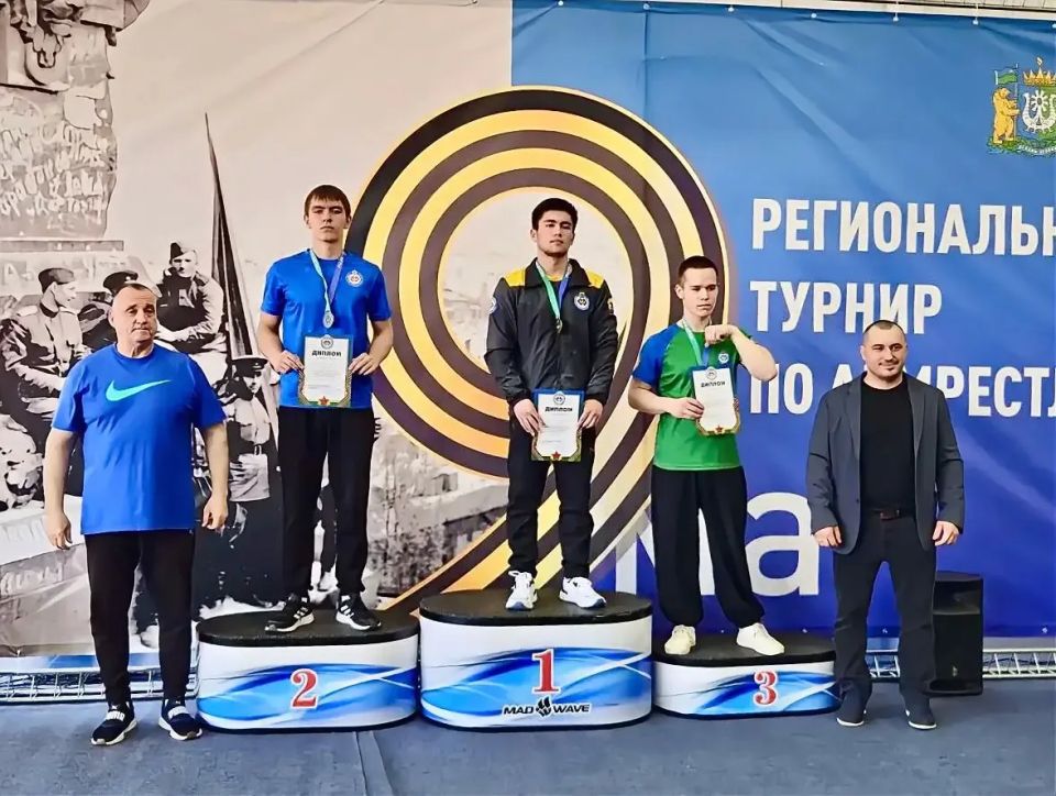 14 наград везут ямальские армрестлеры с соревнований из Сургута 14 наград везут ямальские армрестлеры с соревнований из Сургута
