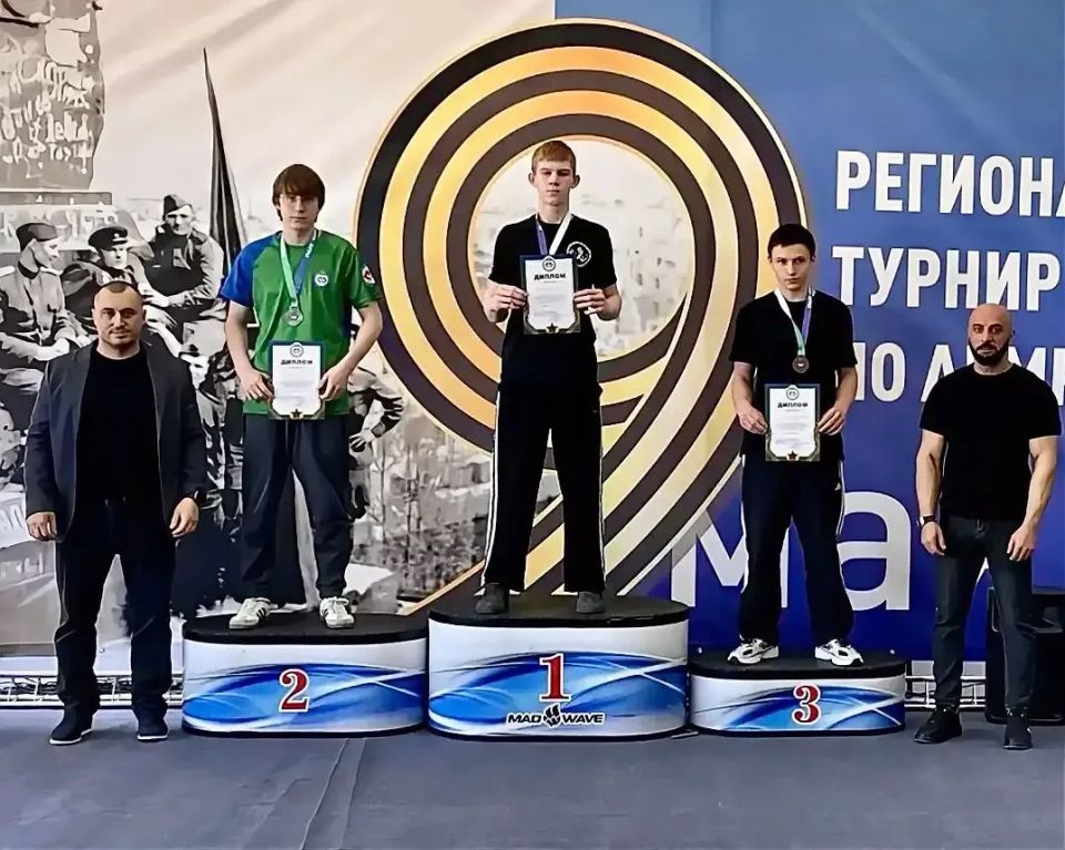 14 наград везут ямальские армрестлеры с соревнований из Сургута 14 наград везут ямальские армрестлеры с соревнований из Сургута