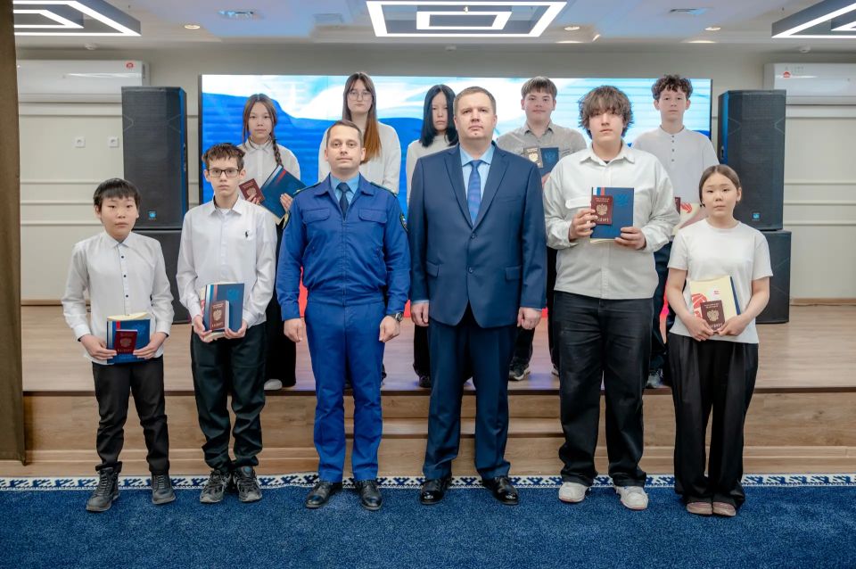 Прокурор Ямальского района принял участие в церемонии вручения паспортов юным жителям Ямальского района