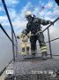 Доброе утро! Пусть ваш четверг будет таким же целеустремлённым, как эти пожарные на тренировке