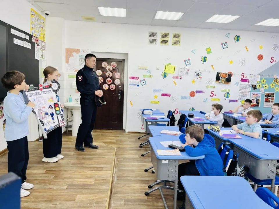 Салехардские автоинспекторы провели «Минутки безопасности» для учащихся начальных классов «Обдорской гимназии»