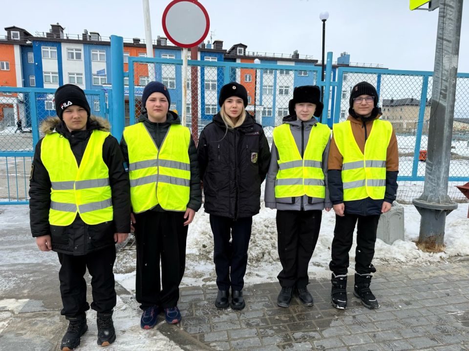В рамках акции «Внимание — Дети!» и в преддверии Международного дня защиты детей сотрудники Госавтоинспекции совместно с отрядом юных инспекторов движения «Светофор» провели мероприятие «На страже безопасности дорог!»