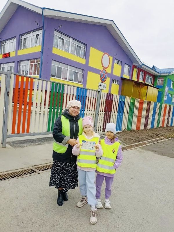 Активные салехардские родители продолжают профилактическую работу на дорогах Активные салехардские родители продолжают профилактическую работу на дорогах
