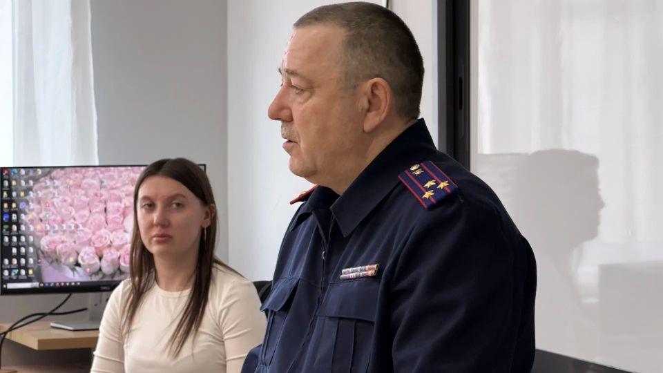 Старший следователь-криминалист провел для школьников Салехарда правовой урок